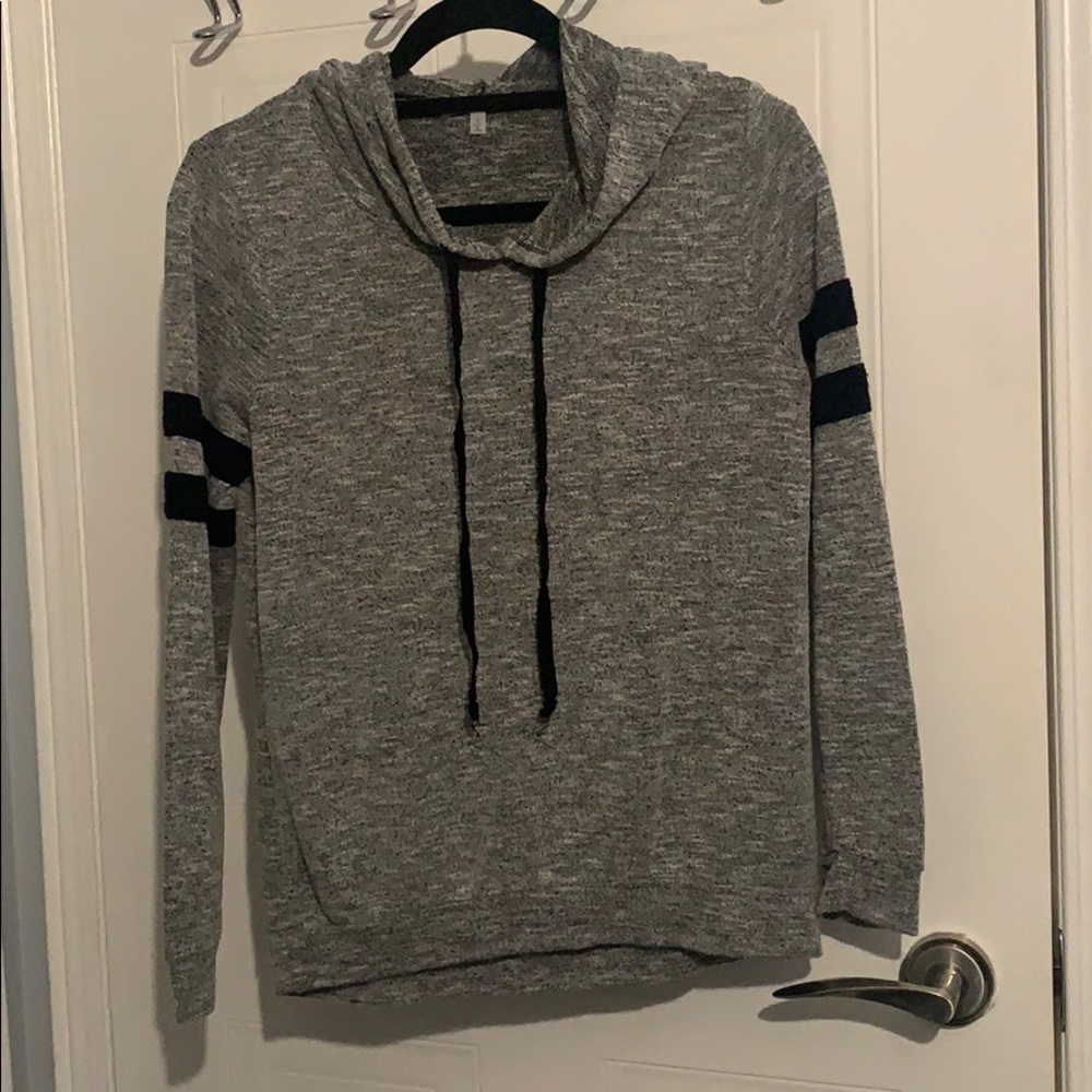 **like NEW** Comfy long sleeve with hood